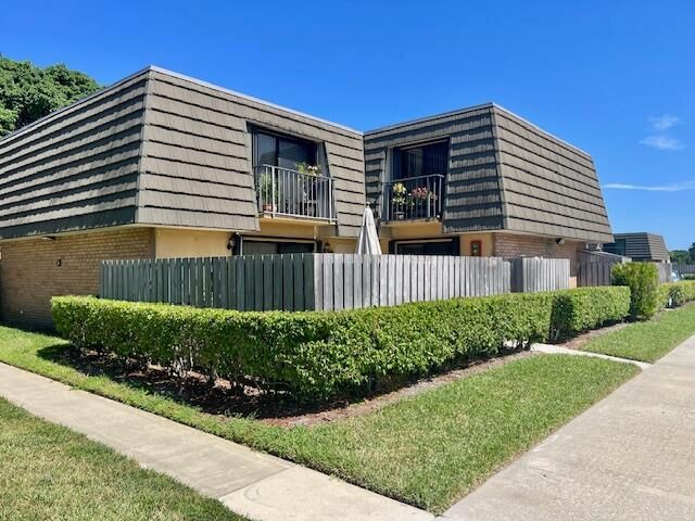 Recently Sold: $215,000 (2 beds, 2 baths, 1236 Square Feet)