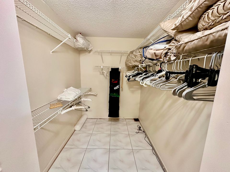 Activo con contrato: $1,900 (2 camas, 2 baños, 1002 Pies cuadrados)