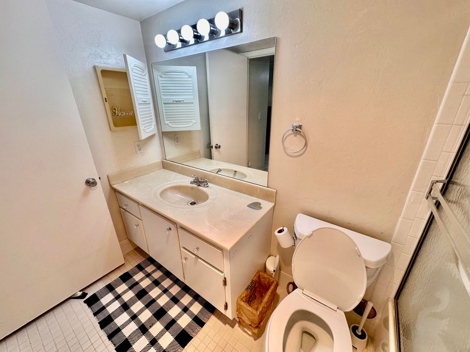 Activo con contrato: $1,900 (2 camas, 2 baños, 1002 Pies cuadrados)