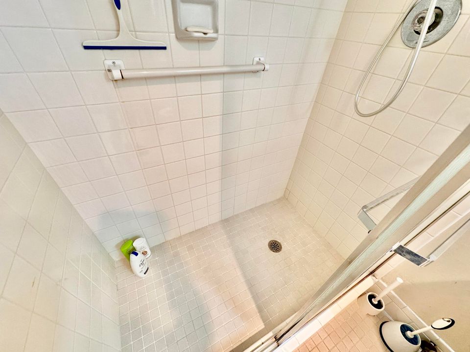 Activo con contrato: $1,900 (2 camas, 2 baños, 1002 Pies cuadrados)