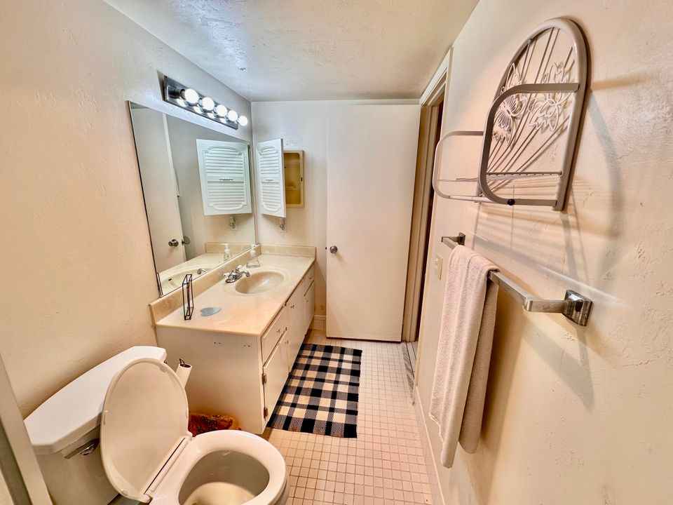 Activo con contrato: $1,900 (2 camas, 2 baños, 1002 Pies cuadrados)