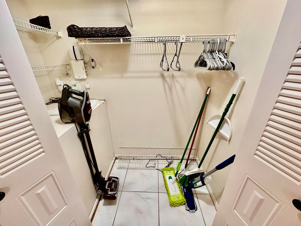 Activo con contrato: $1,900 (2 camas, 2 baños, 1002 Pies cuadrados)