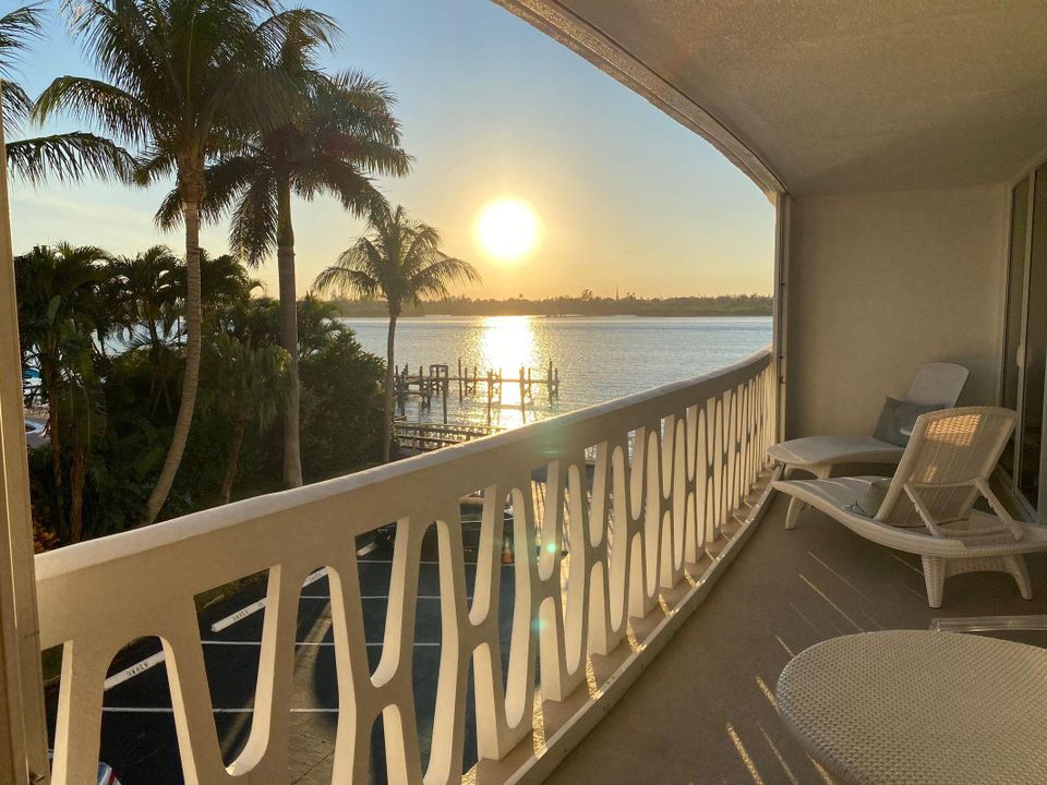 Active With Contract: $7,500 (2 beds, 2 baths, 1116 Square Feet)