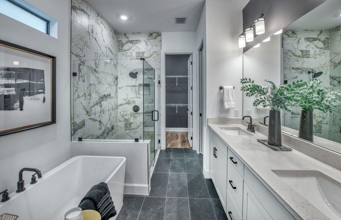 合同活跃: $1,666,975 (4 贝兹, 3 浴室, 2894 平方英尺)