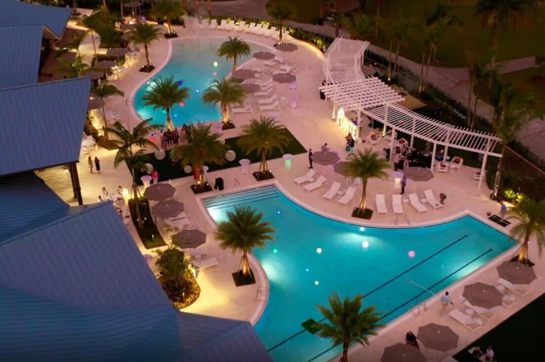 合同活跃: $1,666,975 (4 贝兹, 3 浴室, 2894 平方英尺)