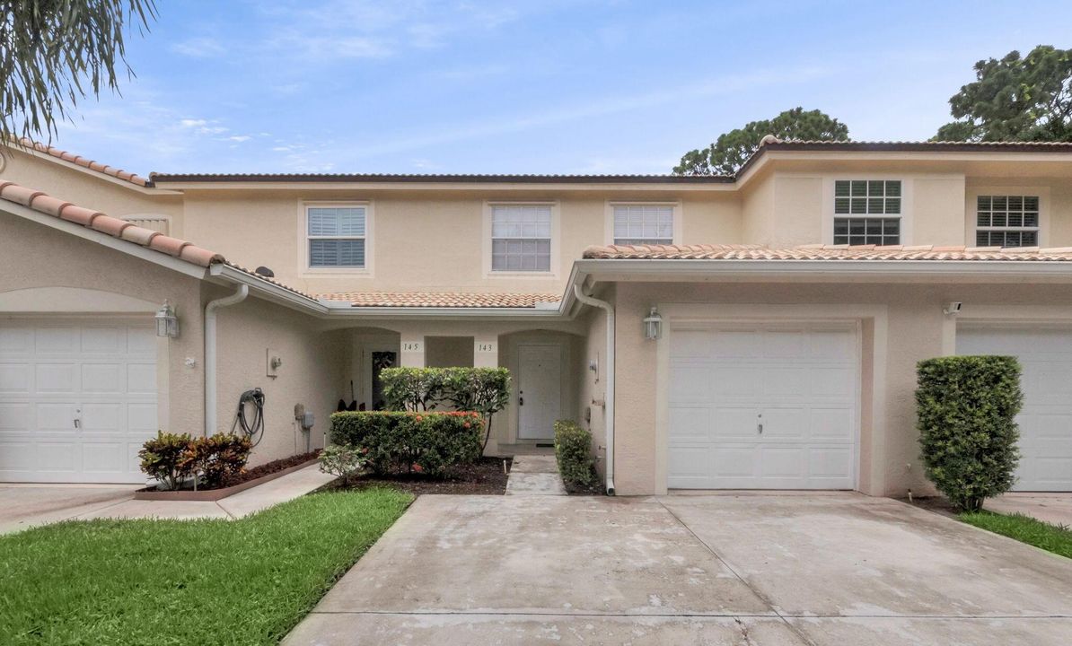 Recently Sold: $370,000 (3 beds, 2 baths, 1437 Square Feet)