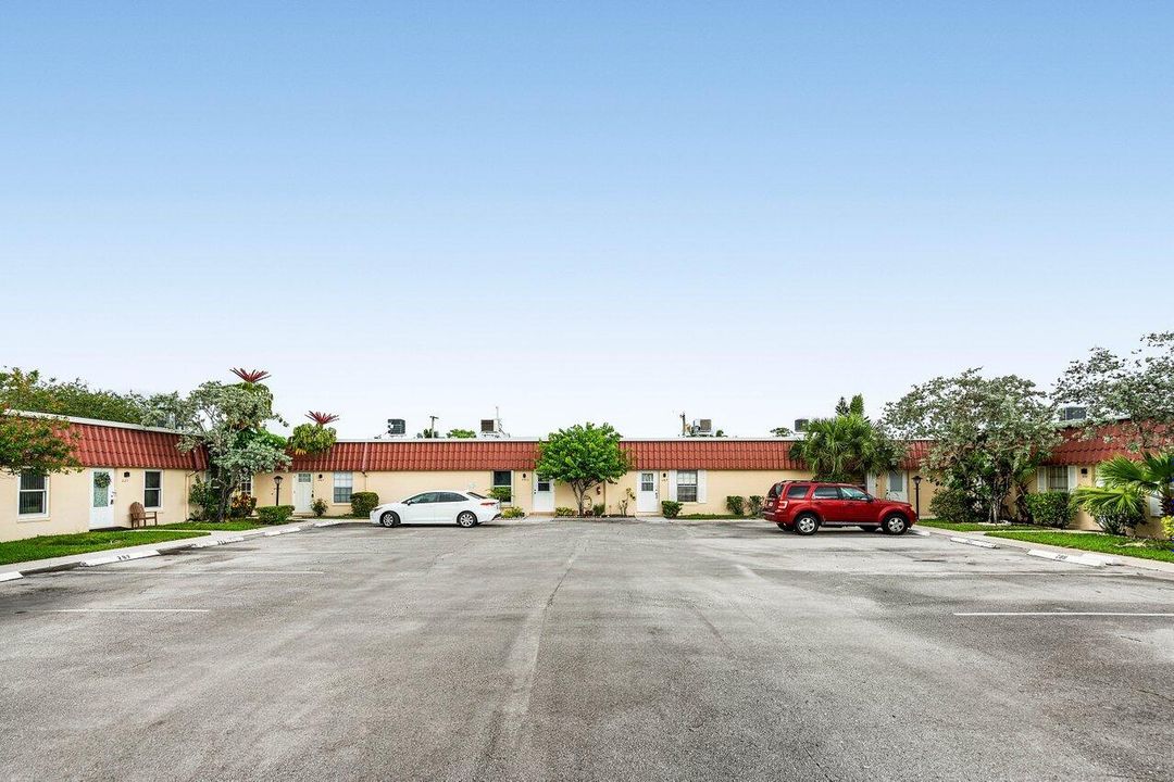 Activo con contrato: $2,150 (2 camas, 2 baños, 941 Pies cuadrados)