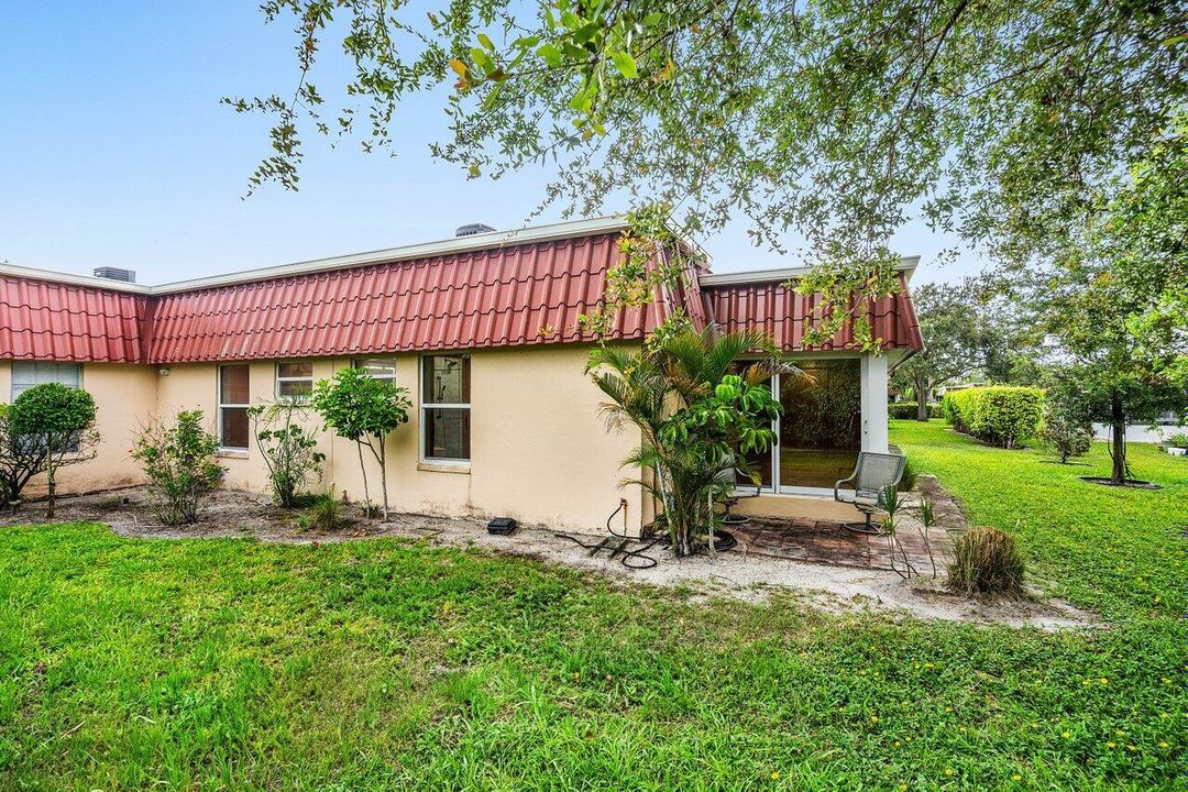 Activo con contrato: $2,150 (2 camas, 2 baños, 941 Pies cuadrados)