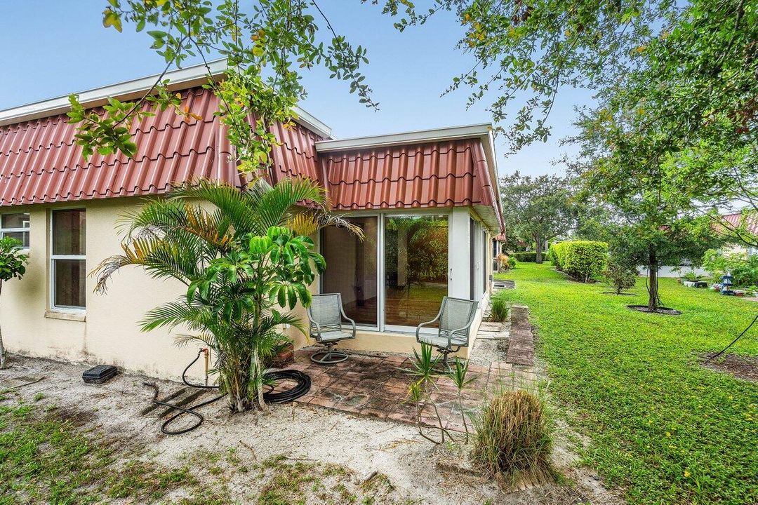 Activo con contrato: $2,150 (2 camas, 2 baños, 941 Pies cuadrados)