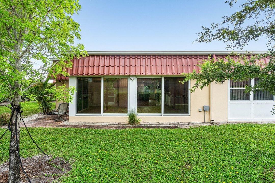 Activo con contrato: $2,150 (2 camas, 2 baños, 941 Pies cuadrados)