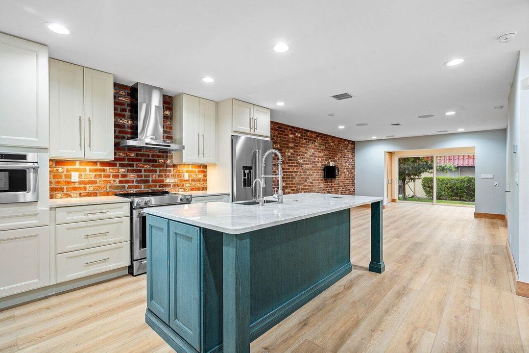 Activo con contrato: $2,150 (2 camas, 2 baños, 941 Pies cuadrados)