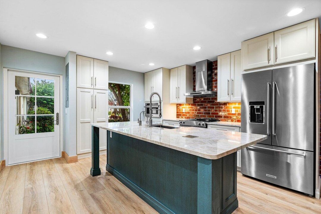 Activo con contrato: $2,150 (2 camas, 2 baños, 941 Pies cuadrados)