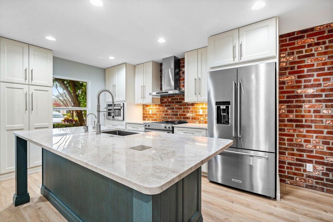 Activo con contrato: $2,150 (2 camas, 2 baños, 941 Pies cuadrados)