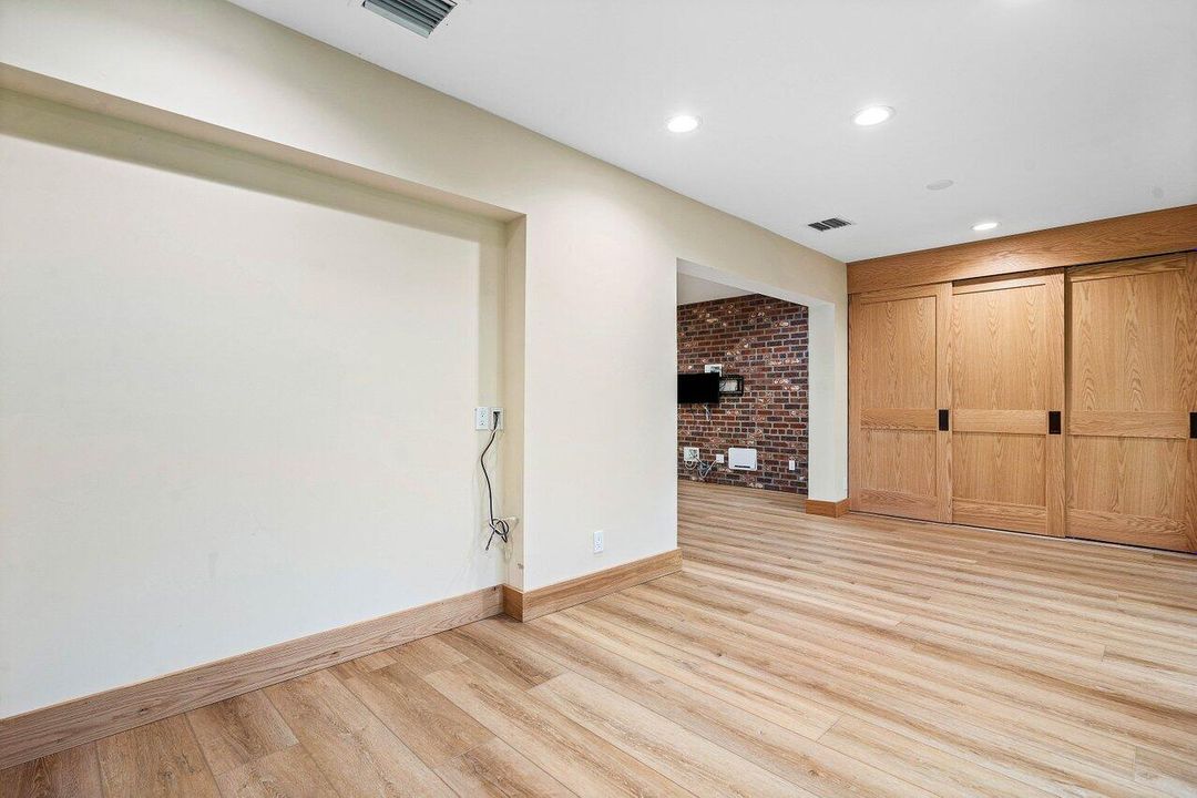 Activo con contrato: $2,150 (2 camas, 2 baños, 941 Pies cuadrados)