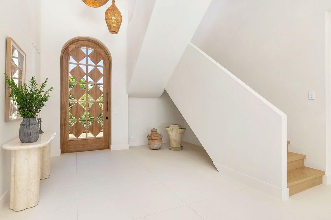 Active With Contract: $5,850,000 (4 beds, 3 baths, 3935 Square Feet)