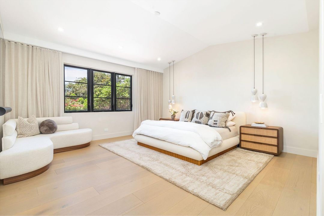 Active With Contract: $5,850,000 (4 beds, 3 baths, 3935 Square Feet)