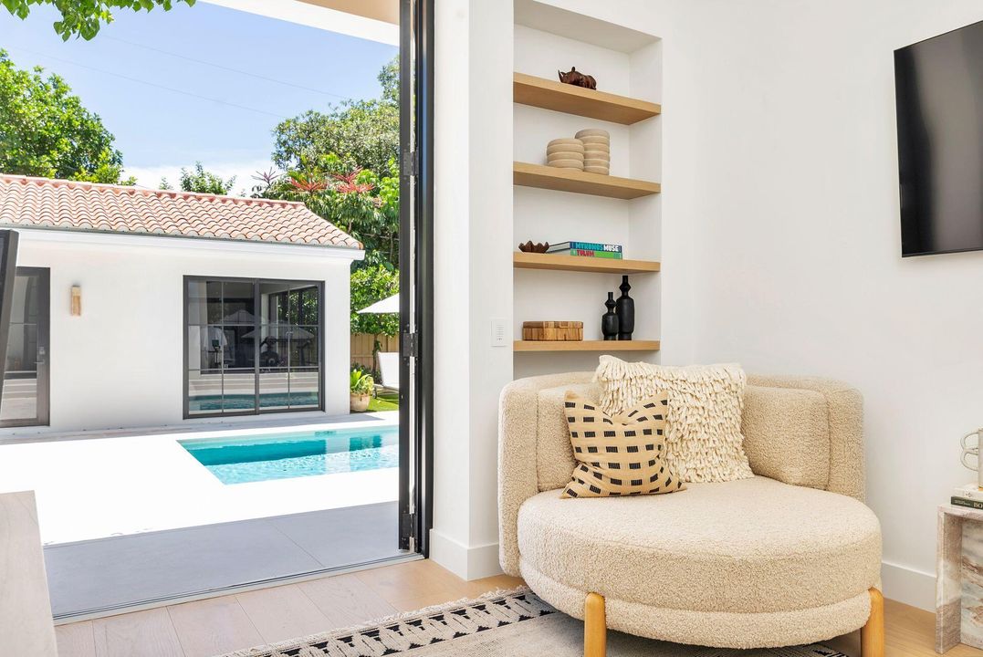 Active With Contract: $5,850,000 (4 beds, 3 baths, 3935 Square Feet)