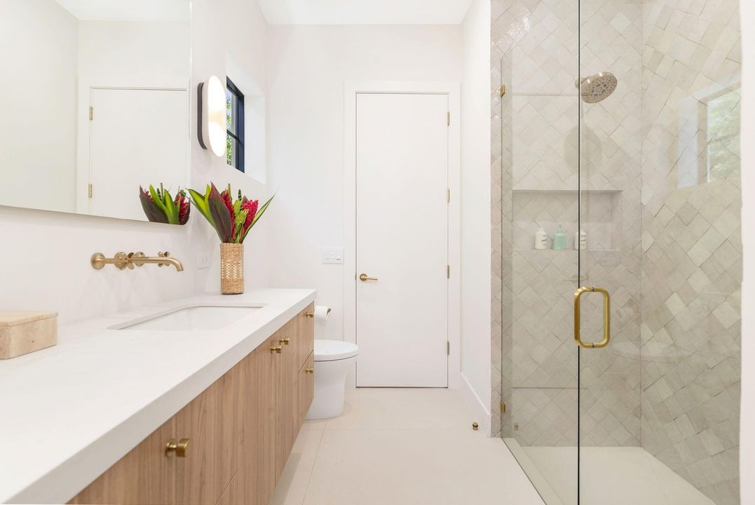 Active With Contract: $5,850,000 (4 beds, 3 baths, 3935 Square Feet)