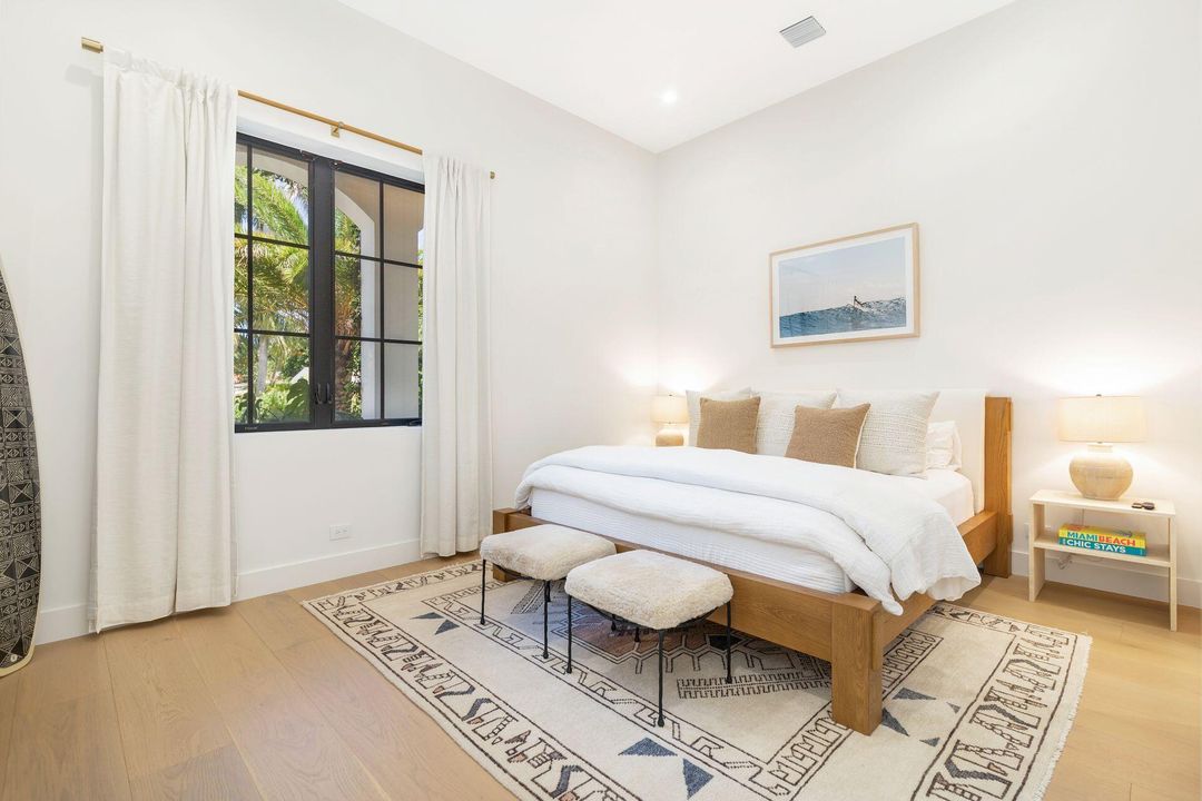 Active With Contract: $5,850,000 (4 beds, 3 baths, 3935 Square Feet)