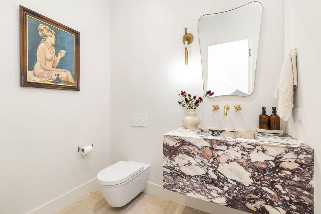 Active With Contract: $5,850,000 (4 beds, 3 baths, 3935 Square Feet)