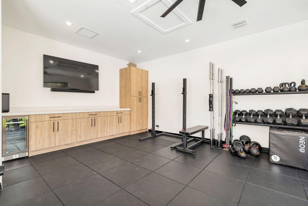 Active With Contract: $5,850,000 (4 beds, 3 baths, 3935 Square Feet)