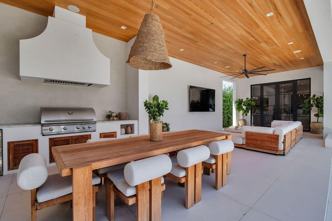 Active With Contract: $5,850,000 (4 beds, 3 baths, 3935 Square Feet)