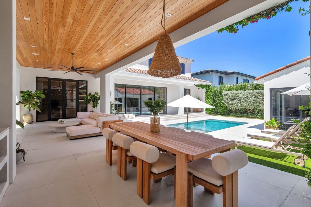 Active With Contract: $5,850,000 (4 beds, 3 baths, 3935 Square Feet)