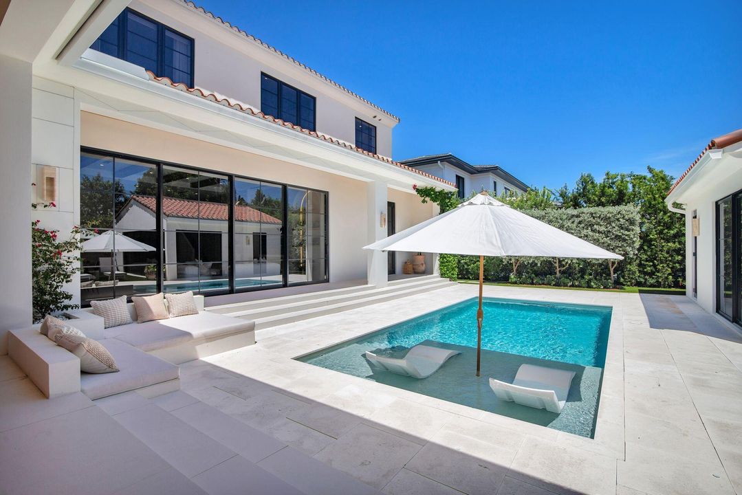 Active With Contract: $5,850,000 (4 beds, 3 baths, 3935 Square Feet)