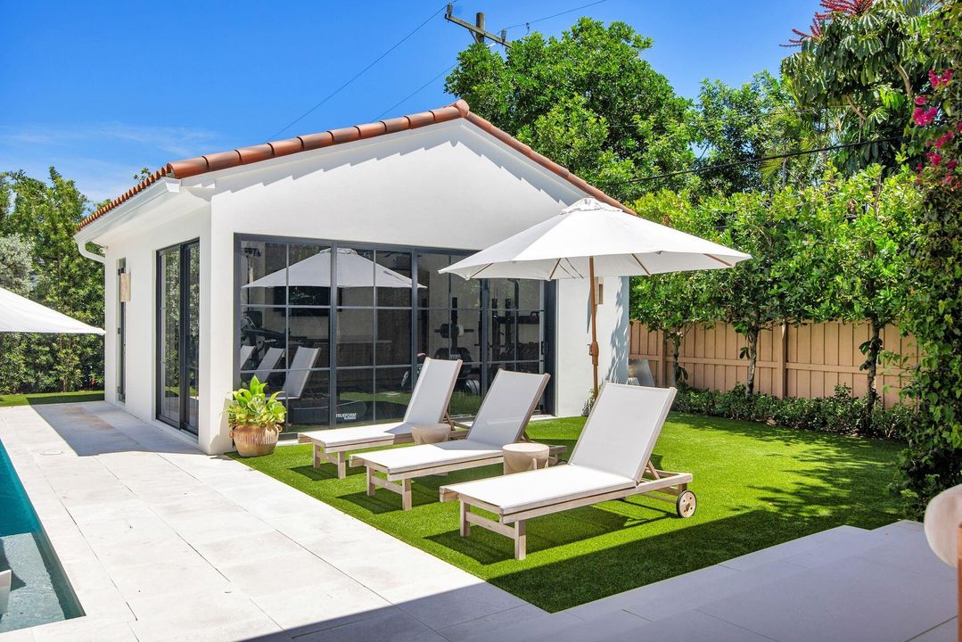 Active With Contract: $5,850,000 (4 beds, 3 baths, 3935 Square Feet)