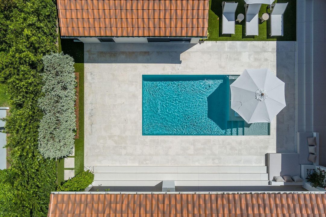 Active With Contract: $5,850,000 (4 beds, 3 baths, 3935 Square Feet)