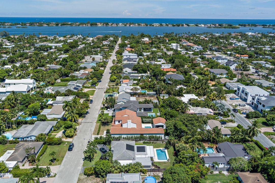 Active With Contract: $5,850,000 (4 beds, 3 baths, 3935 Square Feet)