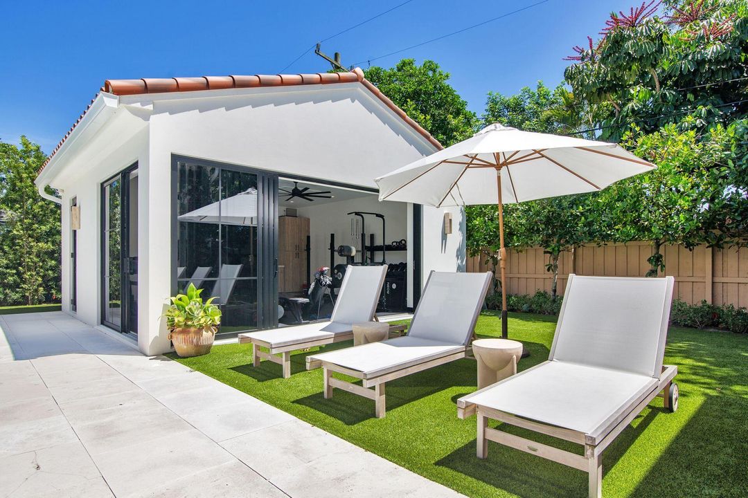 Active With Contract: $5,850,000 (4 beds, 3 baths, 3935 Square Feet)