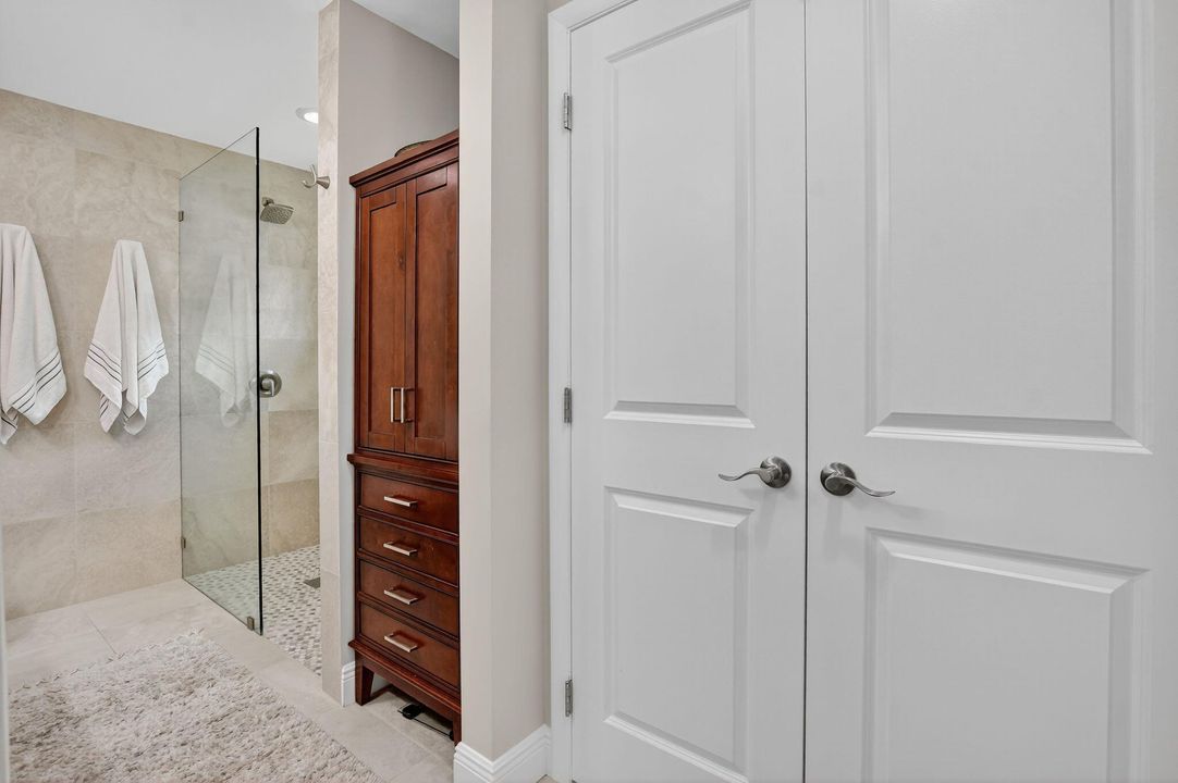 合同活跃: $799,900 (3 贝兹, 2 浴室, 1752 平方英尺)