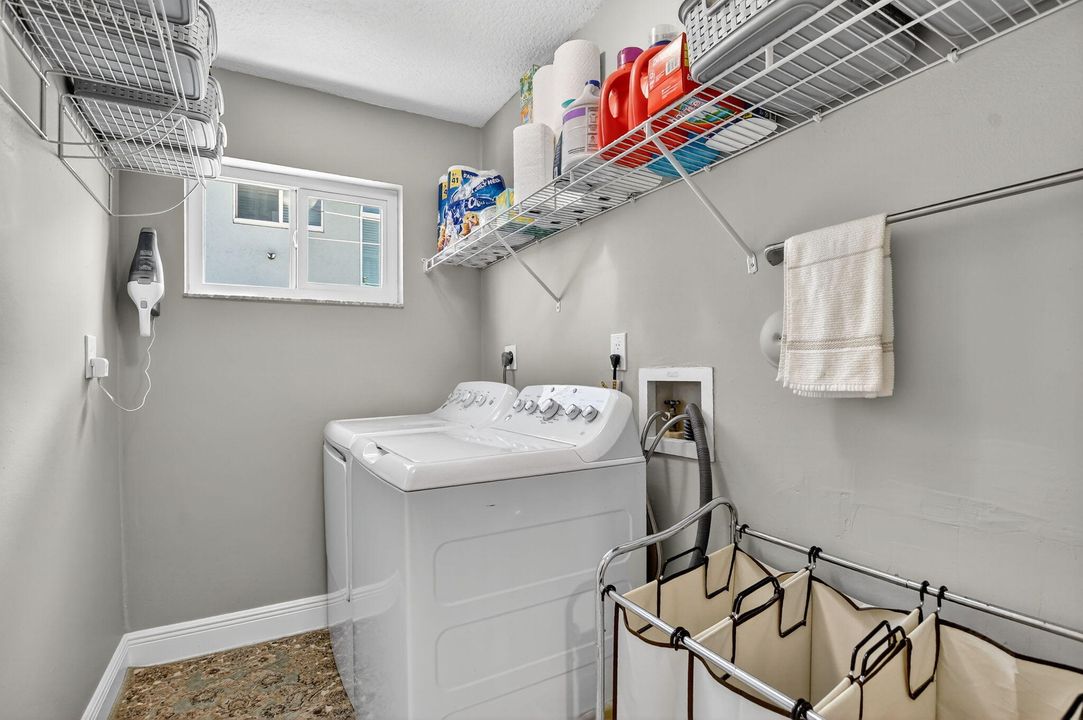 合同活跃: $799,900 (3 贝兹, 2 浴室, 1752 平方英尺)