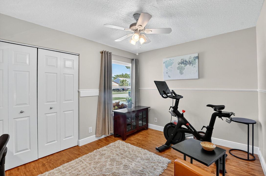 合同活跃: $799,900 (3 贝兹, 2 浴室, 1752 平方英尺)