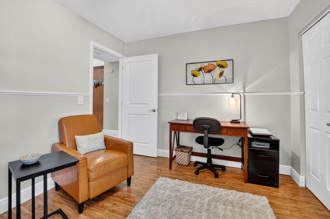 合同活跃: $799,900 (3 贝兹, 2 浴室, 1752 平方英尺)