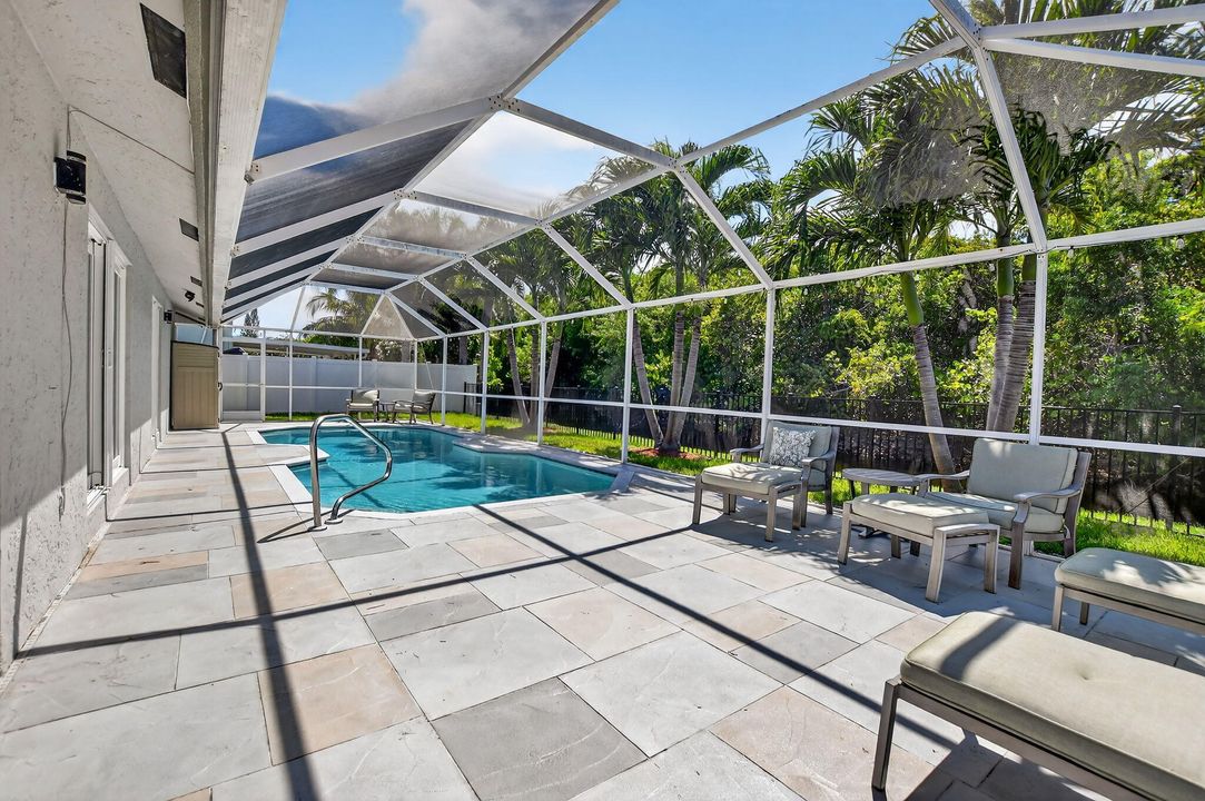 合同活跃: $799,900 (3 贝兹, 2 浴室, 1752 平方英尺)