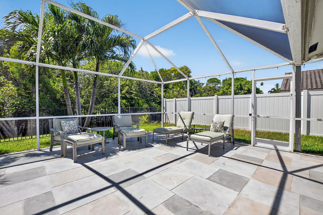 合同活跃: $799,900 (3 贝兹, 2 浴室, 1752 平方英尺)