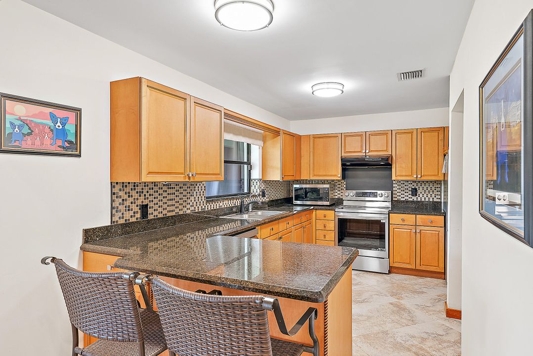 合同活跃: $675,000 (3 贝兹, 2 浴室, 1598 平方英尺)