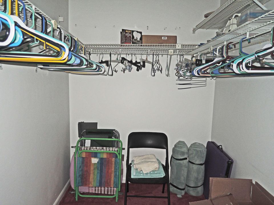 合同活跃: $1,800 (2 贝兹, 2 浴室, 1296 平方英尺)