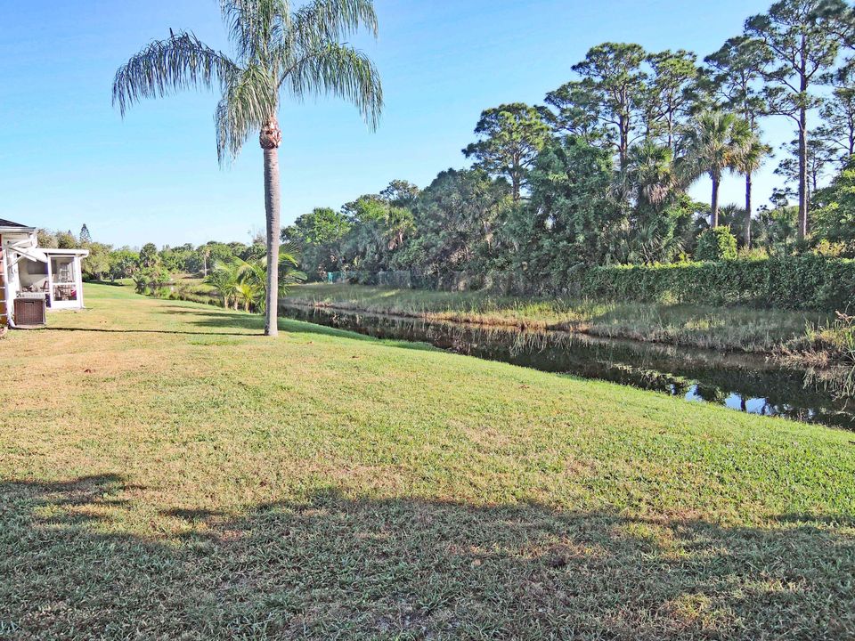 合同活跃: $1,800 (2 贝兹, 2 浴室, 1296 平方英尺)