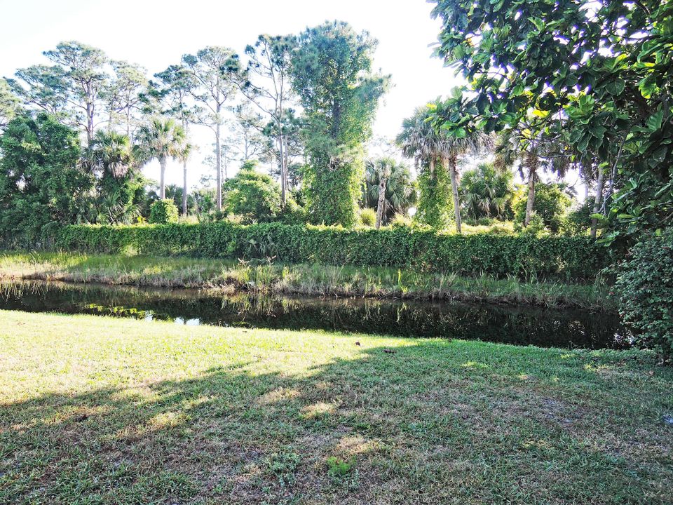 合同活跃: $1,800 (2 贝兹, 2 浴室, 1296 平方英尺)