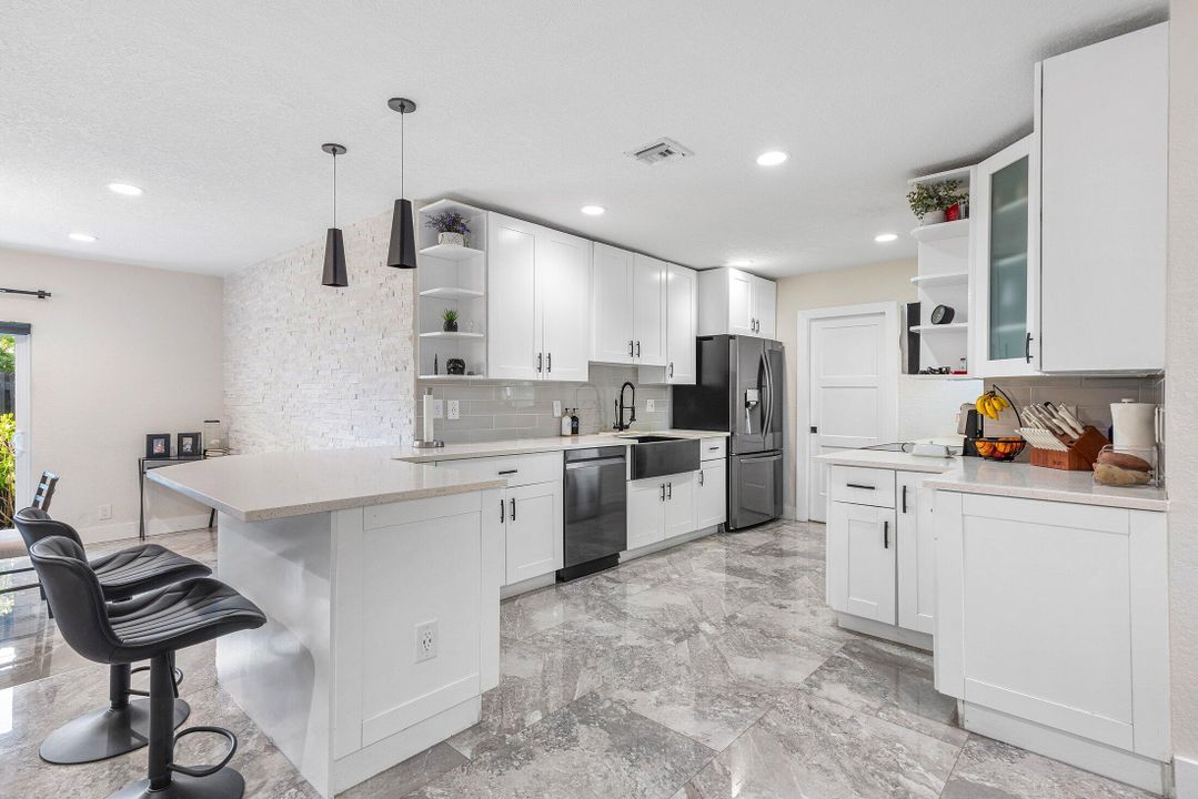 待售: $1,699,000 (4 贝兹, 3 浴室, 2268 平方英尺)