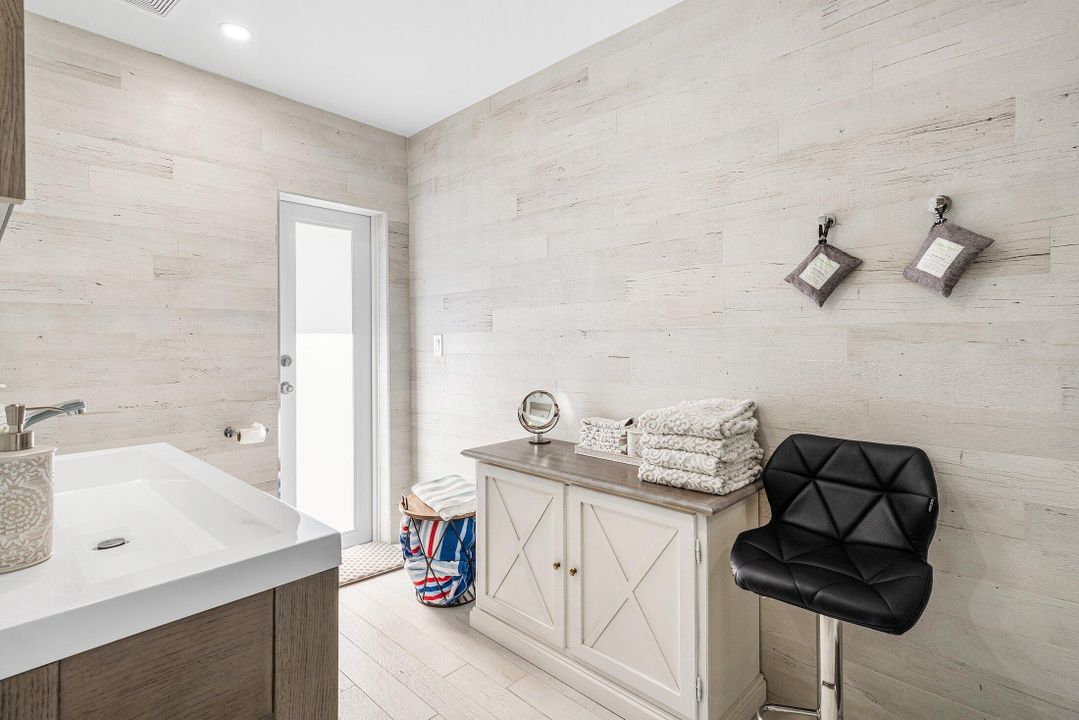 待售: $1,699,000 (4 贝兹, 3 浴室, 2268 平方英尺)