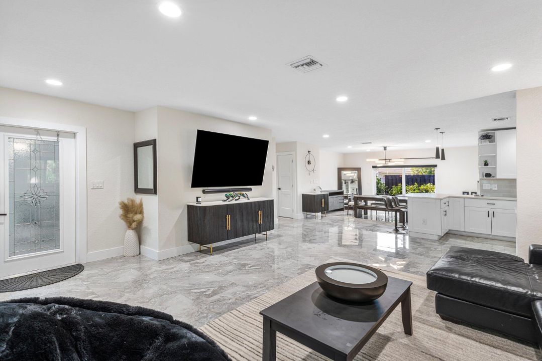 待售: $1,699,000 (4 贝兹, 3 浴室, 2268 平方英尺)