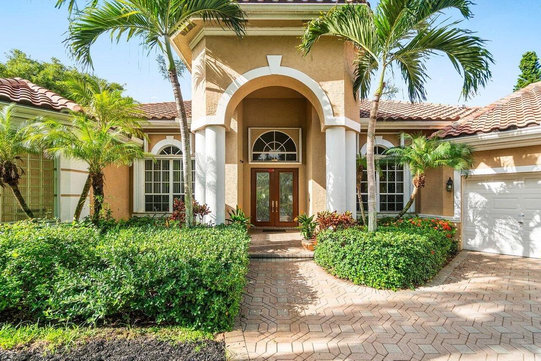 Activo con contrato: $1,150,000 (5 camas, 3 baños, 3178 Pies cuadrados)