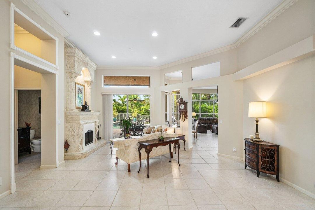 Activo con contrato: $1,150,000 (5 camas, 3 baños, 3178 Pies cuadrados)