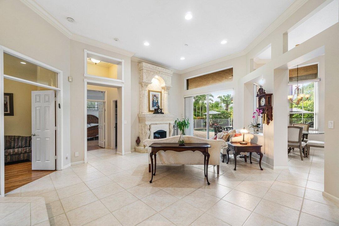 Activo con contrato: $1,150,000 (5 camas, 3 baños, 3178 Pies cuadrados)