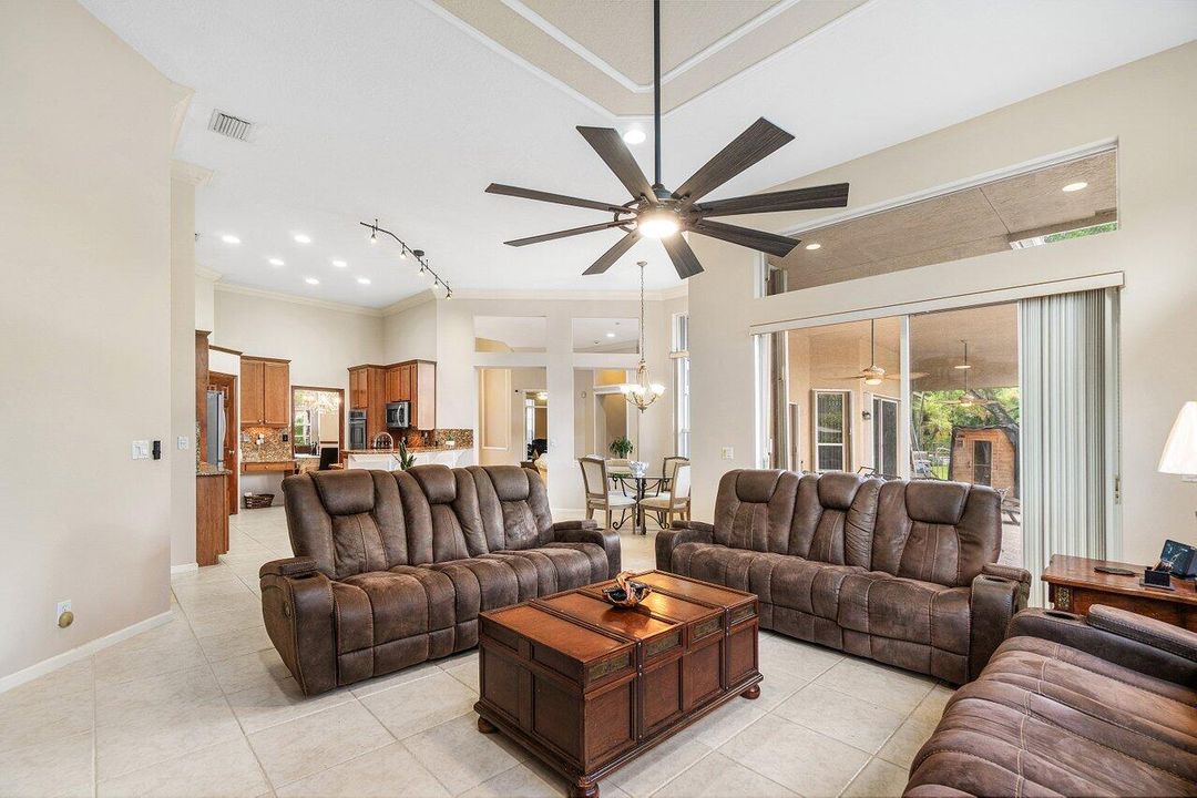 Activo con contrato: $1,150,000 (5 camas, 3 baños, 3178 Pies cuadrados)