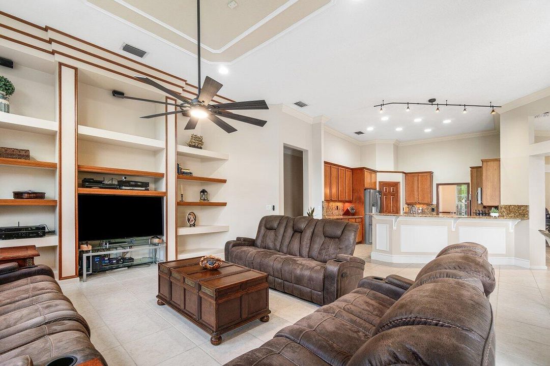 Activo con contrato: $1,150,000 (5 camas, 3 baños, 3178 Pies cuadrados)